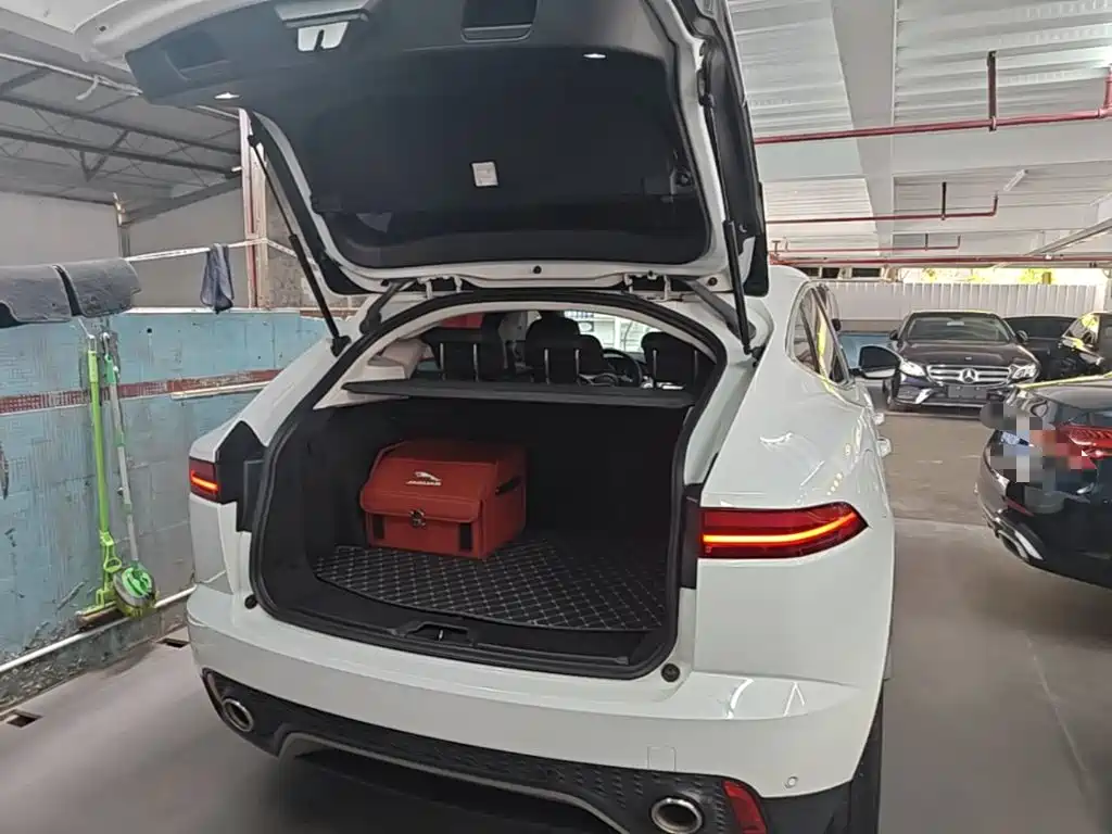 Jaguar E-PACE — миниатюра 19