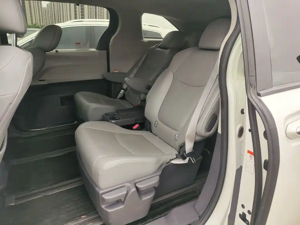 Toyota Granvia — миниатюра 17