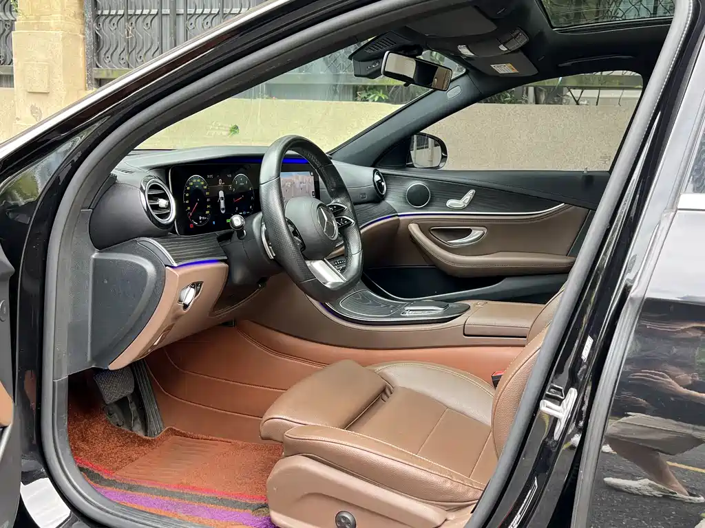 Mercedes-Benz E-Class — миниатюра 8