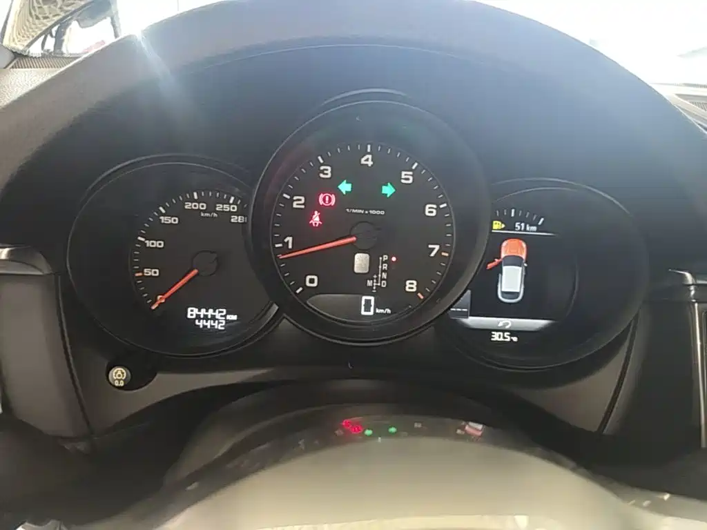 Porsche Macan — миниатюра 12