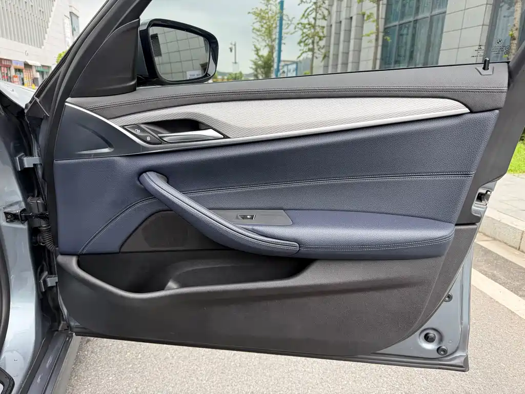 BMW 5 Series (Import) — миниатюра 12
