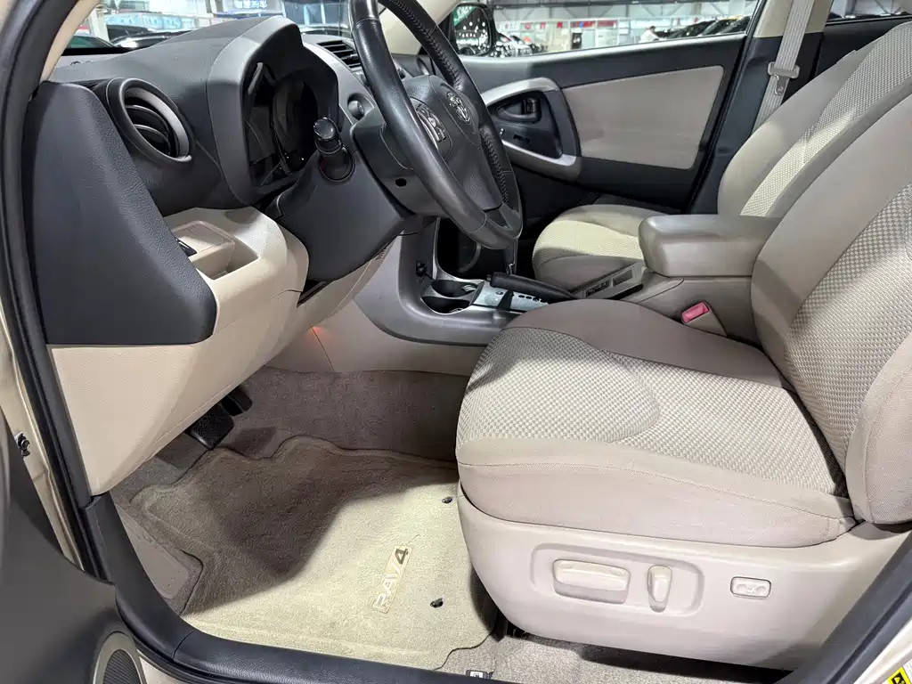 Toyota RAV4 2006 2.4 Luxury