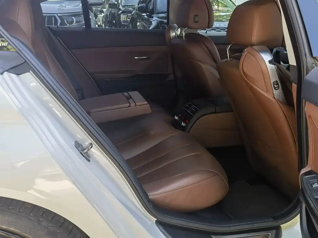 BMW 6 Series — миниатюра 12
