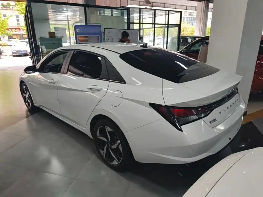 Hyundai Elantra — миниатюра 5
