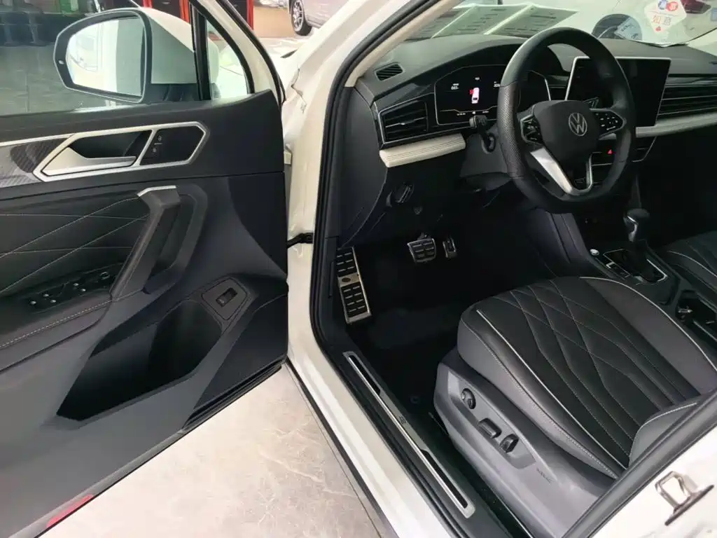 Volkswagen Tiguan L — миниатюра 16