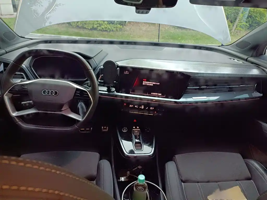 Audi Q4 e-tron — миниатюра 21