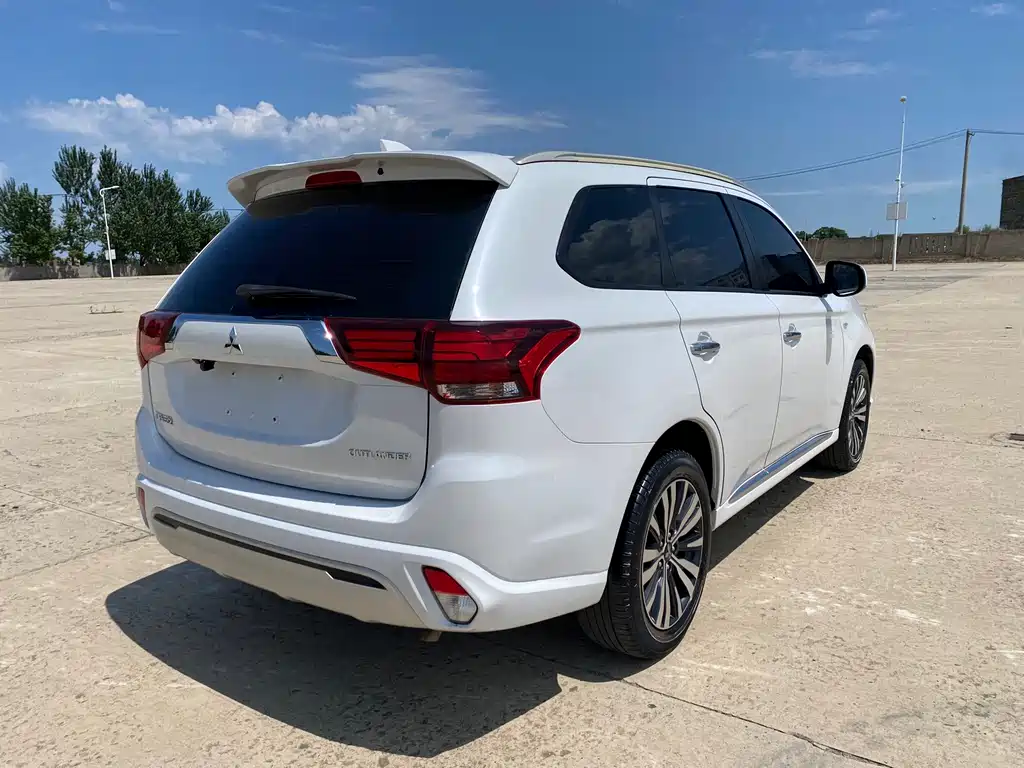 Mitsubishi Outlander 2021 2.0L 5 мест