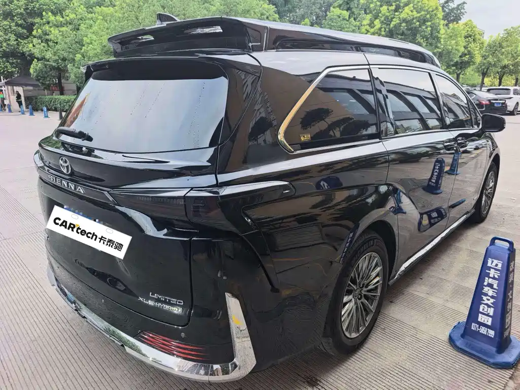 Toyota Sienna — миниатюра 3