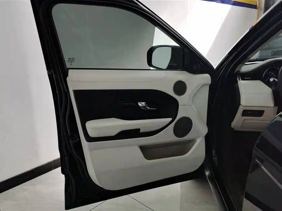 Land Rover Range Rover Evoque 2012 2.0T 5