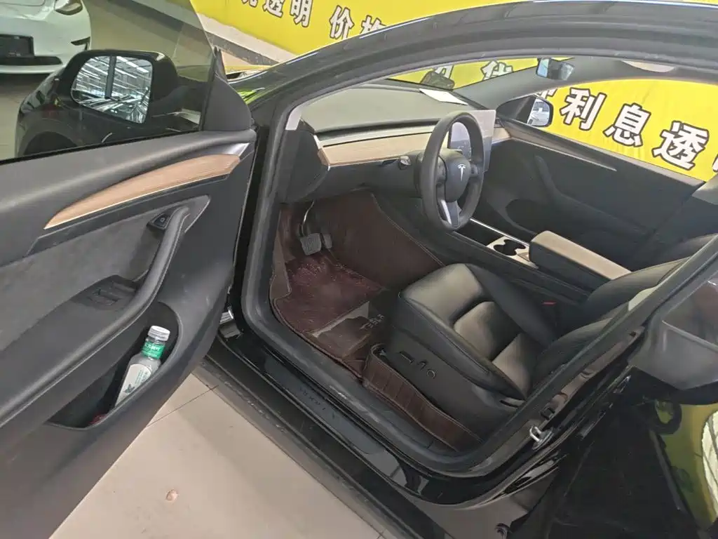 Tesla Model Y — миниатюра 16