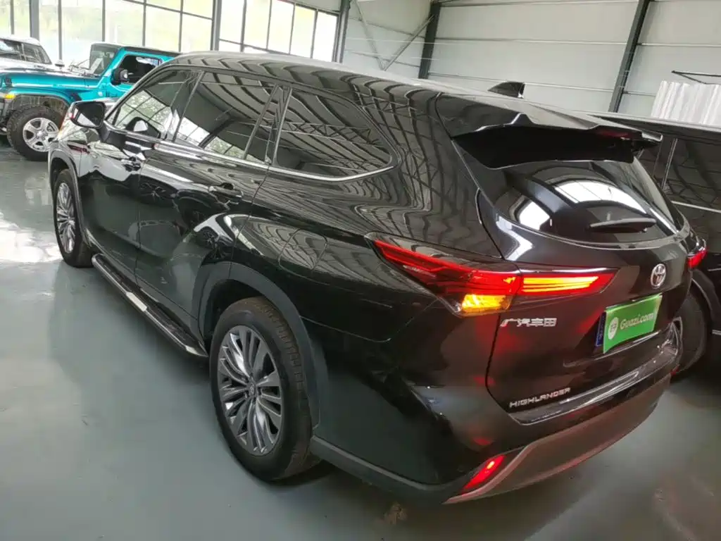 Toyota Highlander 2024 2.5L Luxury 7 мест