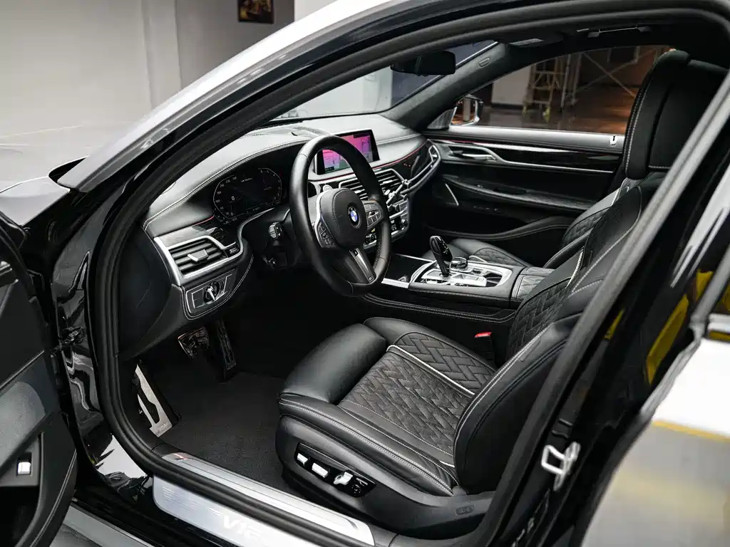 BMW 7 Series — миниатюра 6