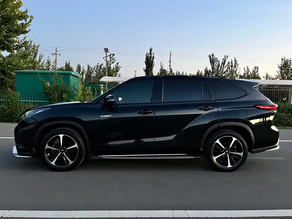 Toyota Crown Kluger — миниатюра 4