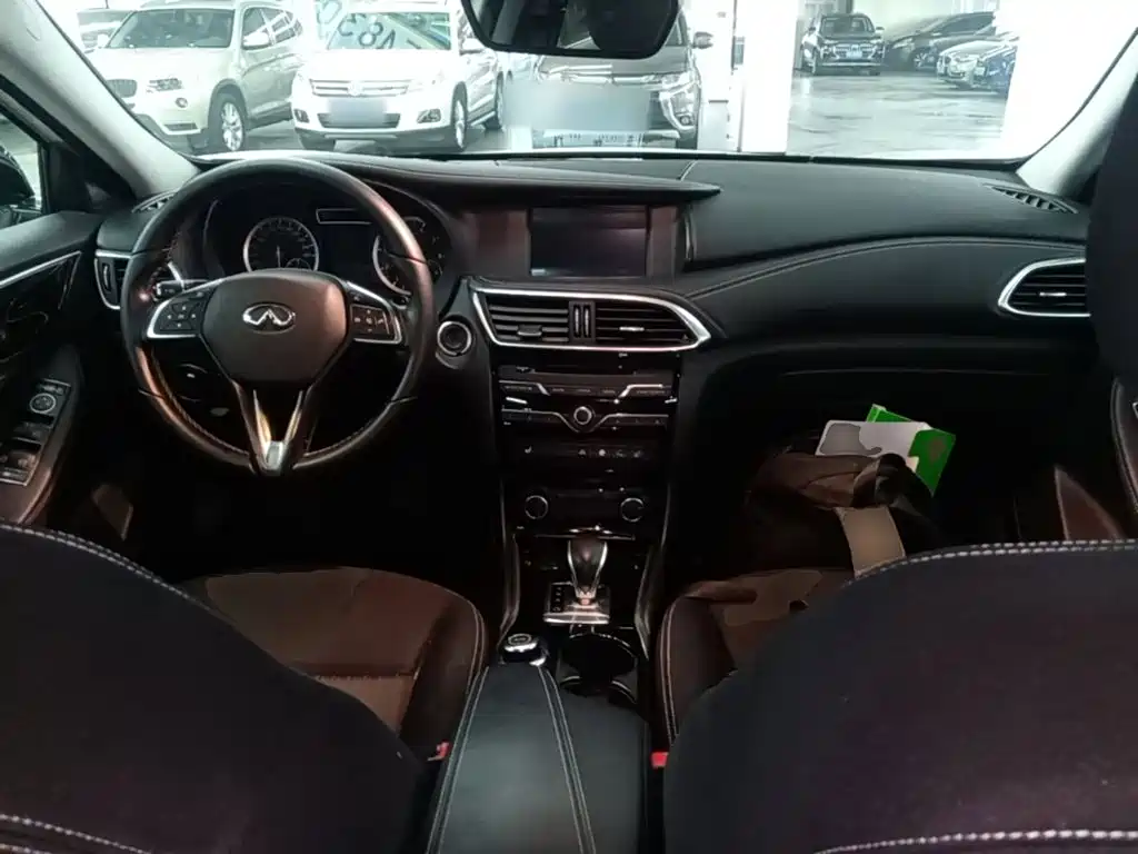 Infiniti QX30 — миниатюра 10