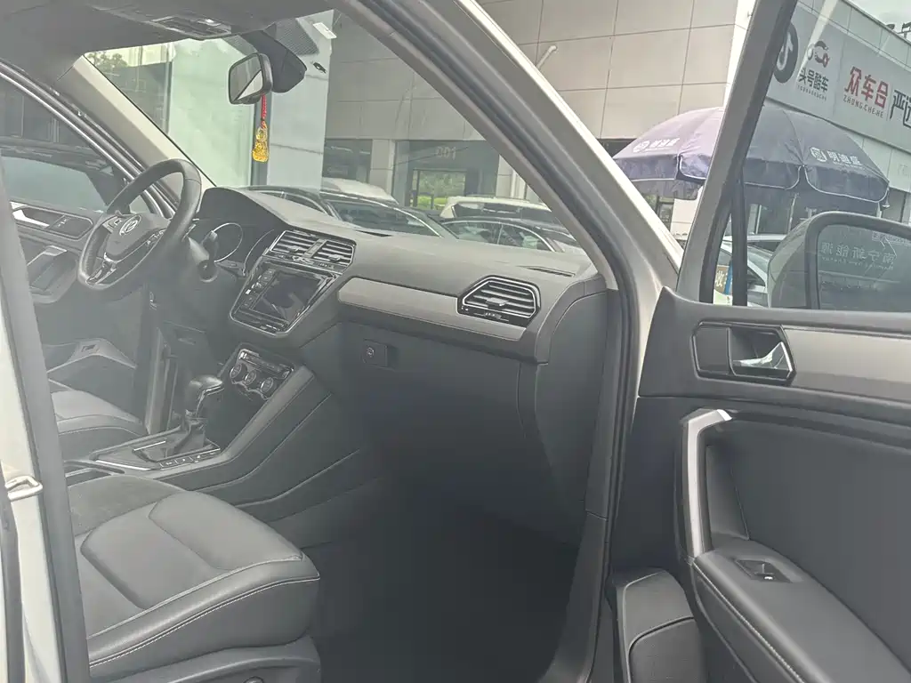 Volkswagen Tiguan L L 2019 330TSI AT Luxury VI