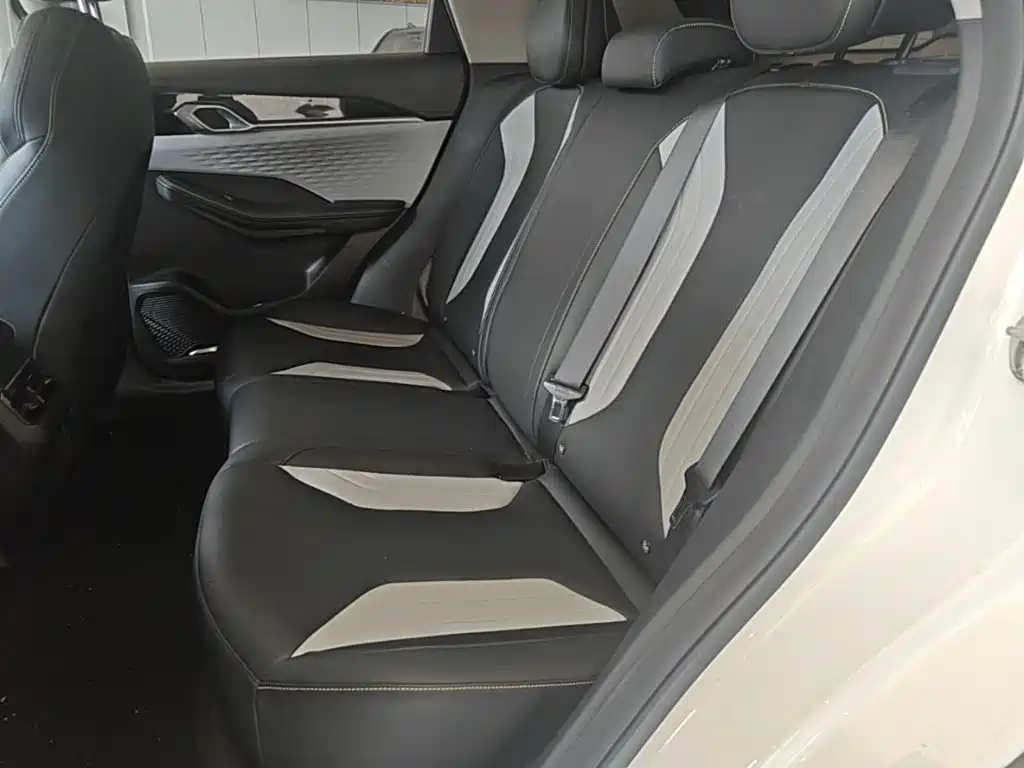Geely Binyue — миниатюра 17