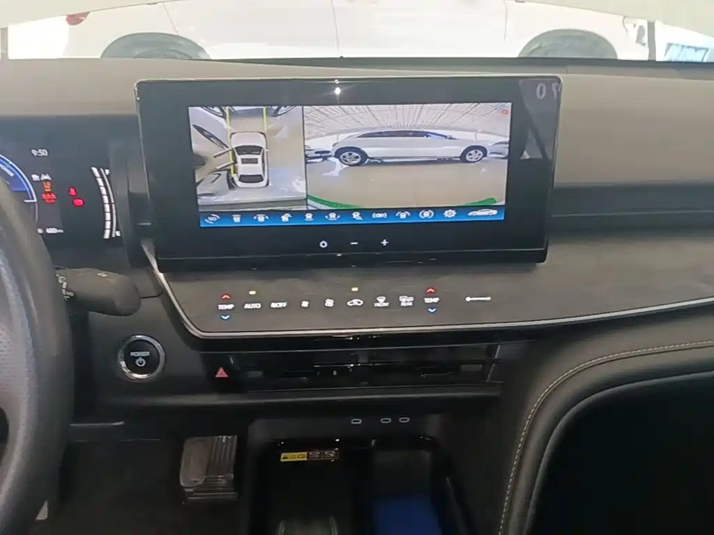 Toyota Camry — миниатюра 13