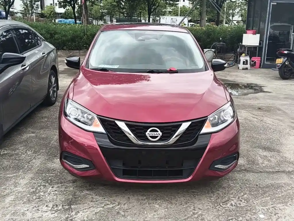 Nissan Tiida — миниатюра 3