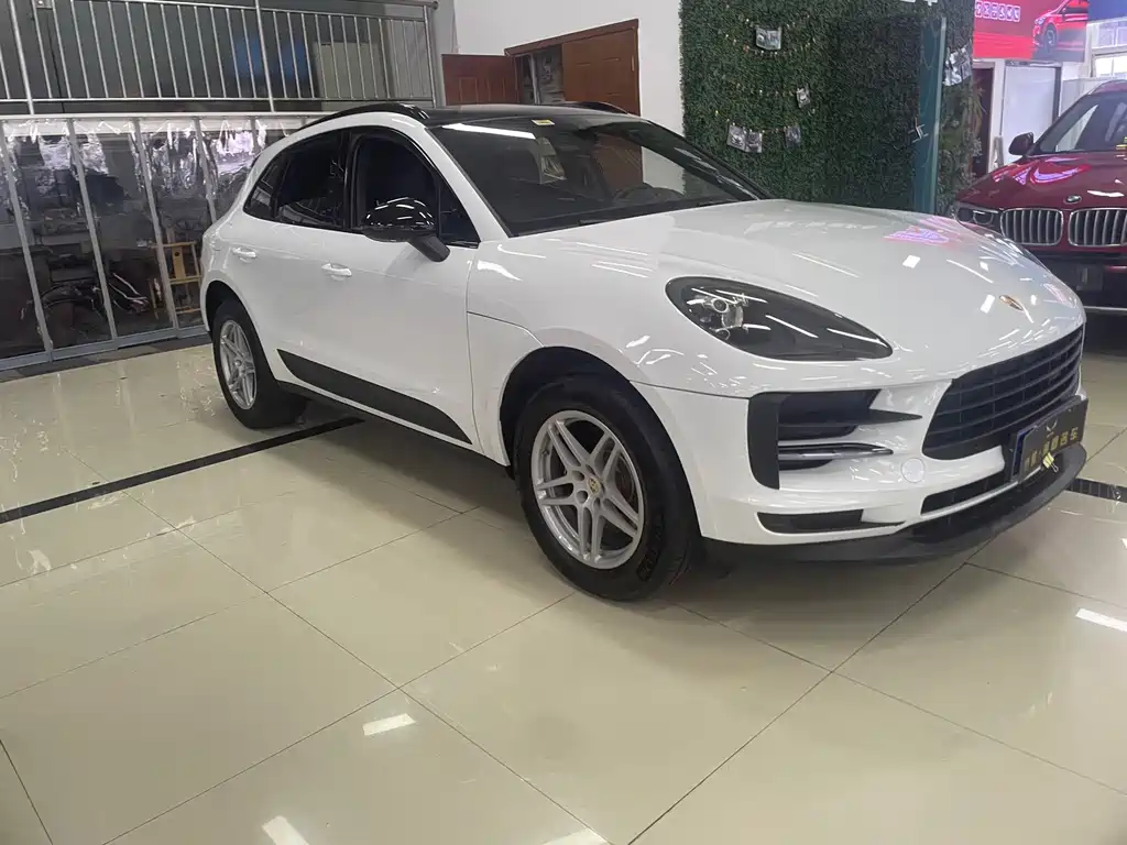 Porsche Macan — миниатюра 3