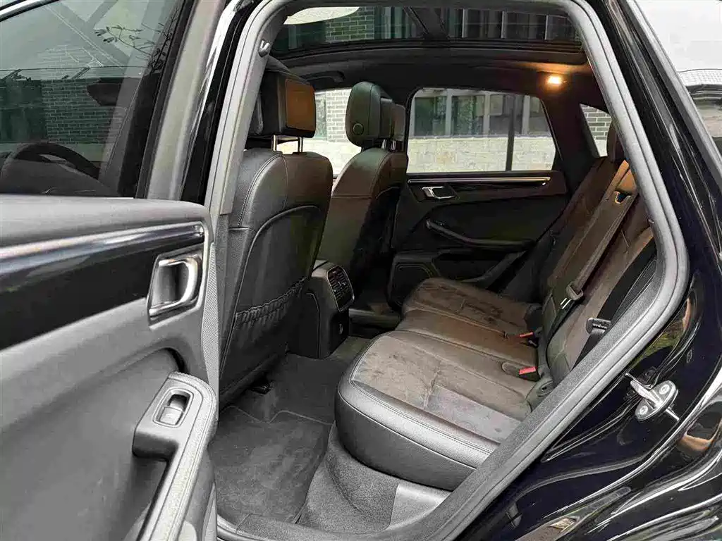 Porsche Macan — миниатюра 7
