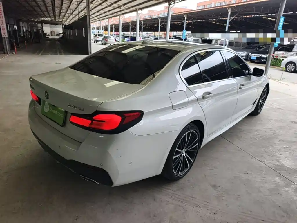 BMW 5 Series — миниатюра 7