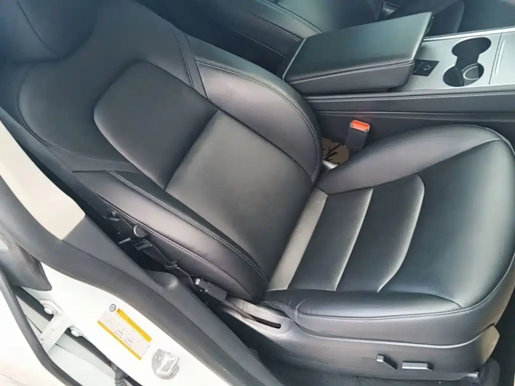 Tesla Model Y — миниатюра 25