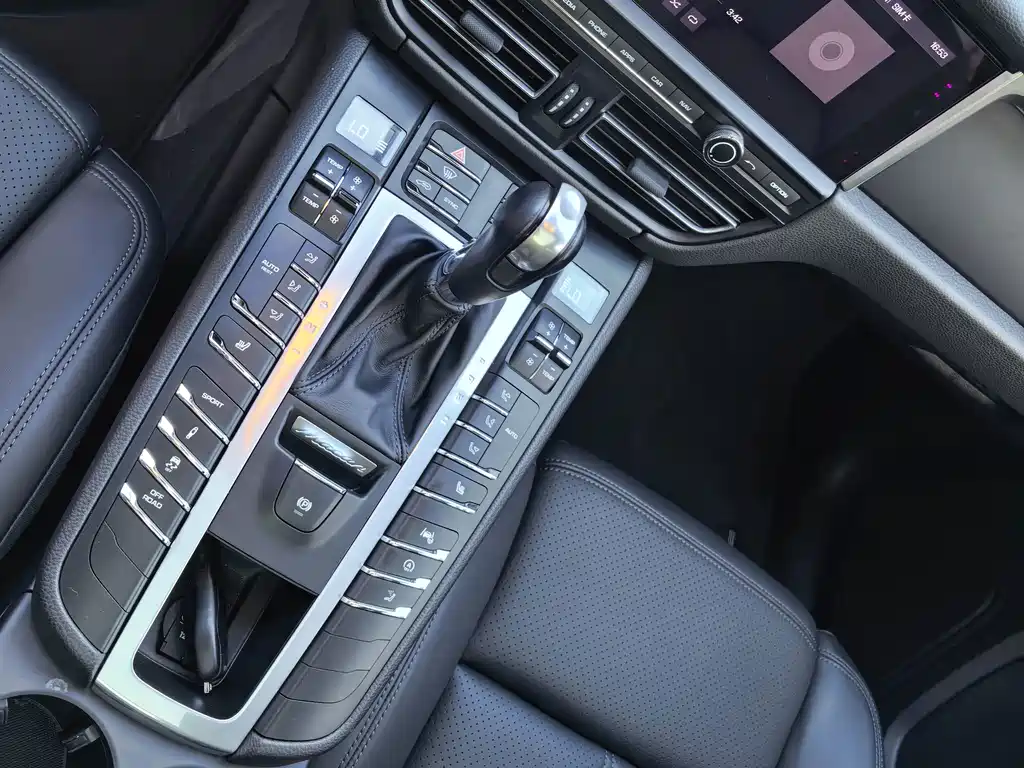 Porsche Macan — миниатюра 16