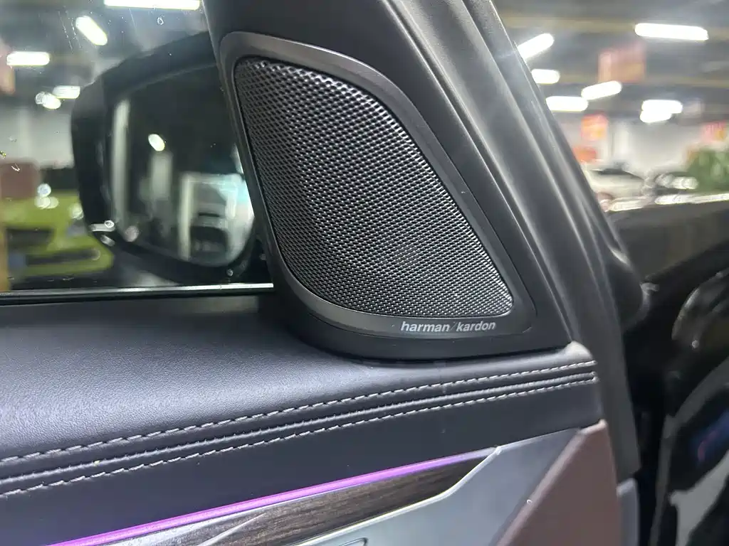 BMW 7 Series — миниатюра 4