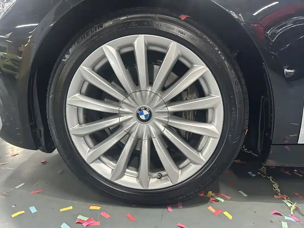 BMW 7 Series — миниатюра 12