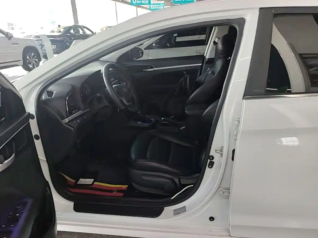 Hyundai Elantra — миниатюра 15