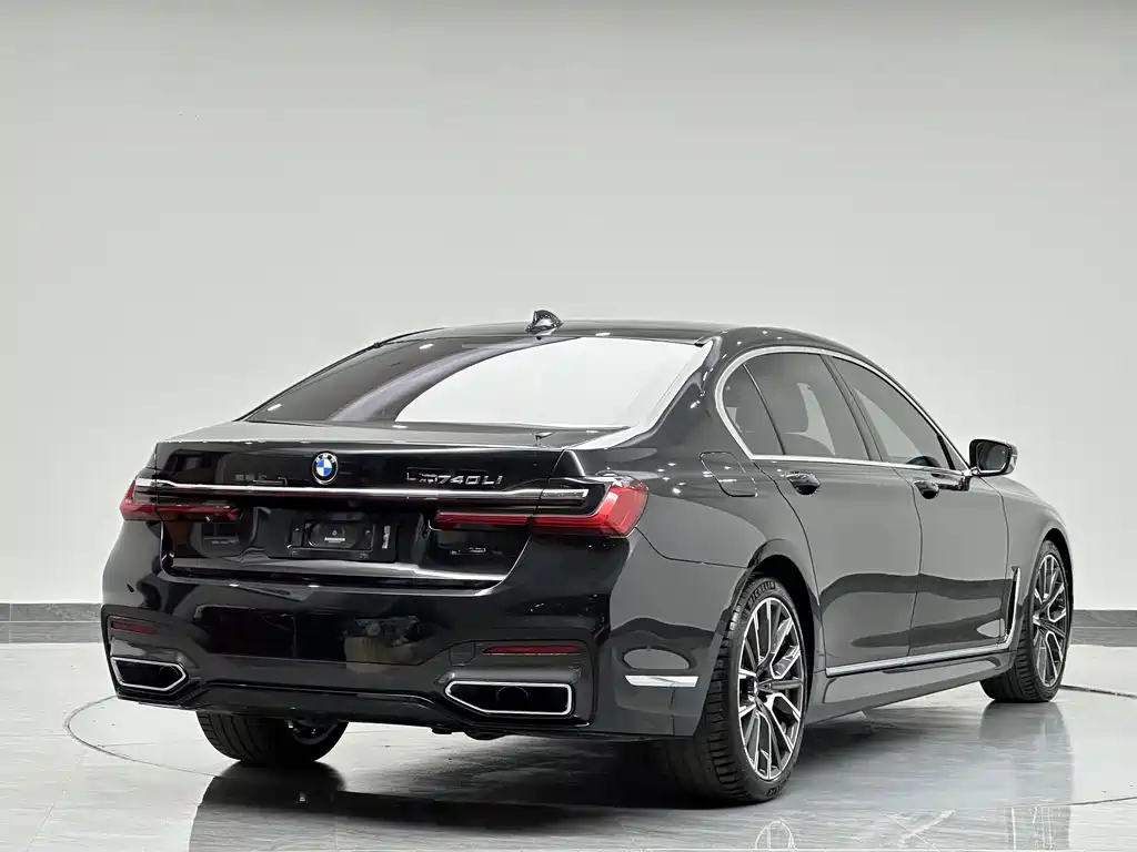BMW 7 Series — миниатюра 8