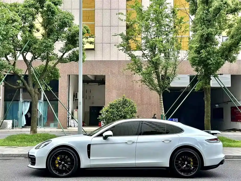 Porsche Panamera — миниатюра 4