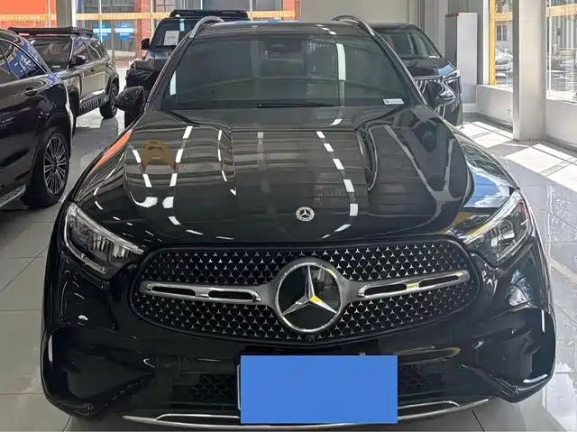 2025 Mercedes-Benz GLC