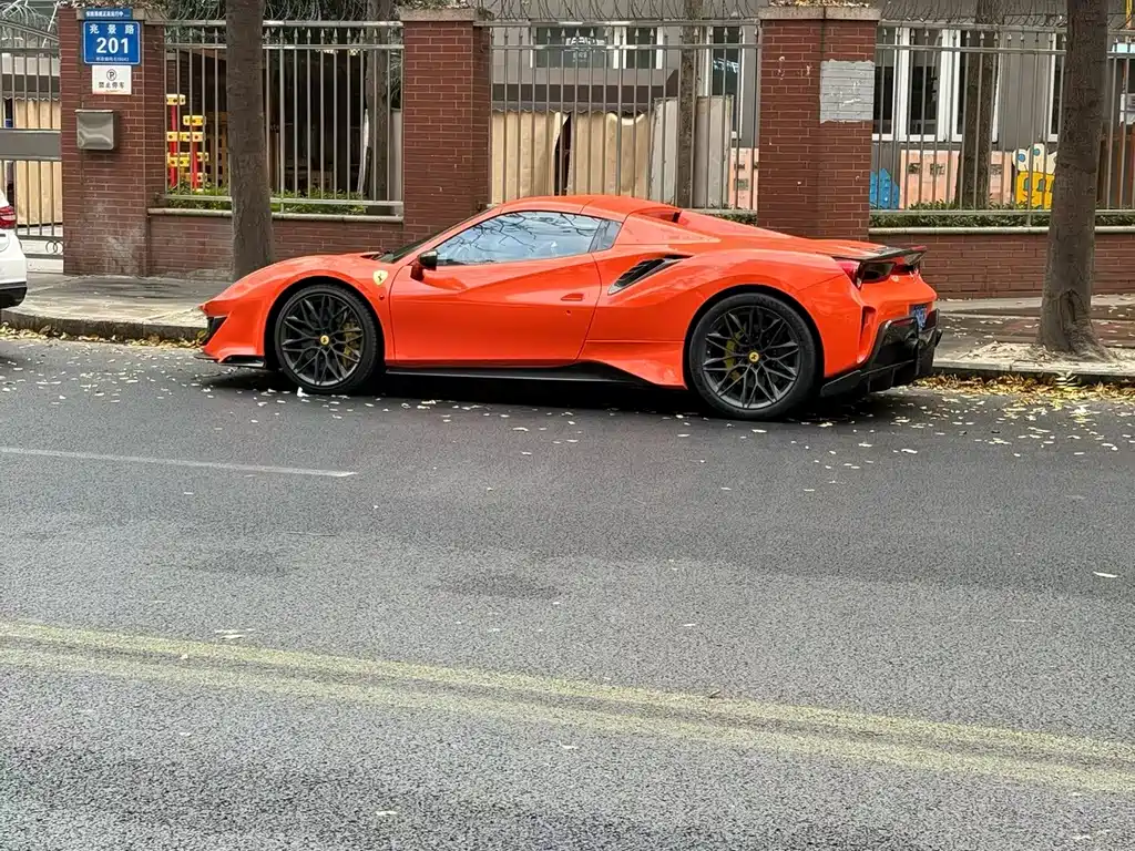 Ferrari 488 — миниатюра 5