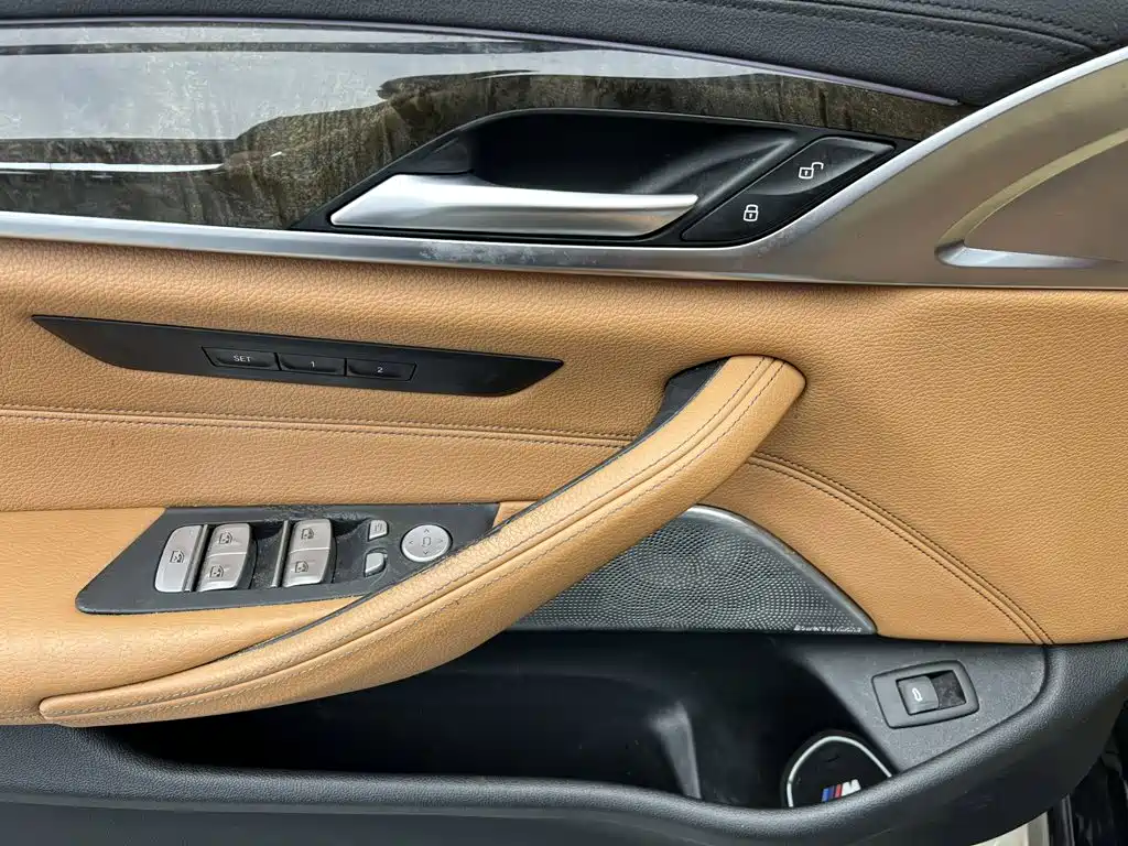 BMW 5 Series — миниатюра 19