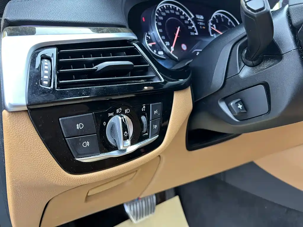 BMW 5 Series — миниатюра 32