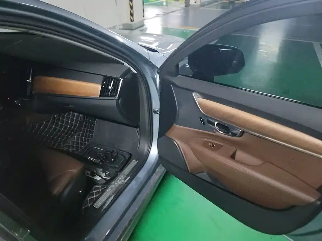 Volvo S90 — миниатюра 22