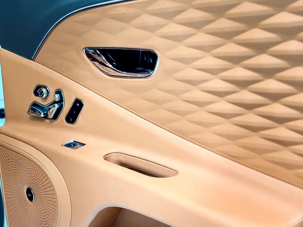 Bentley Flying Spur PHEV — миниатюра 20