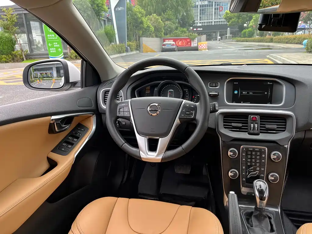 Volvo V40 — миниатюра 17