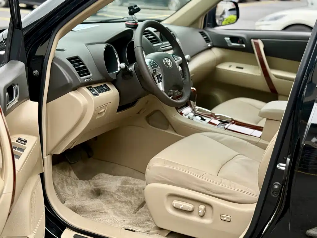Toyota Highlander 2012 3.5L 7 мест