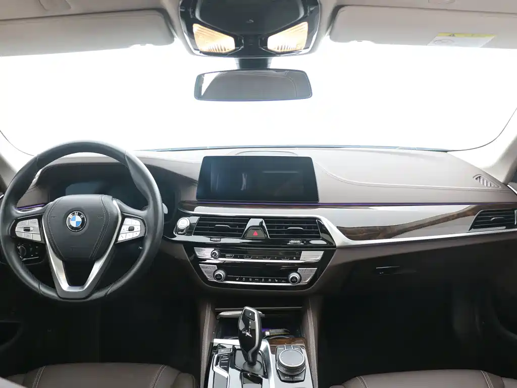 BMW 5 Series — миниатюра 9