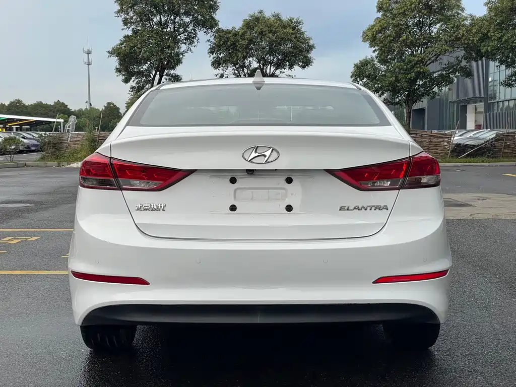 Hyundai Elantra — миниатюра 15