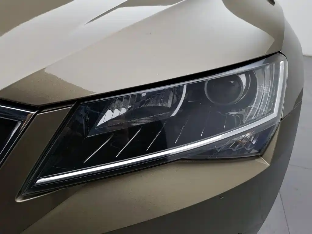 Skoda Superb — миниатюра 7