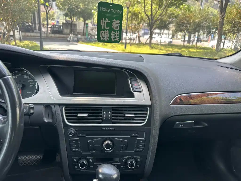 Audi A4L — миниатюра 11
