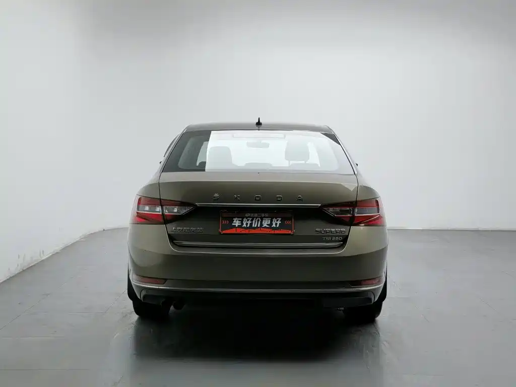 Skoda Superb — миниатюра 4