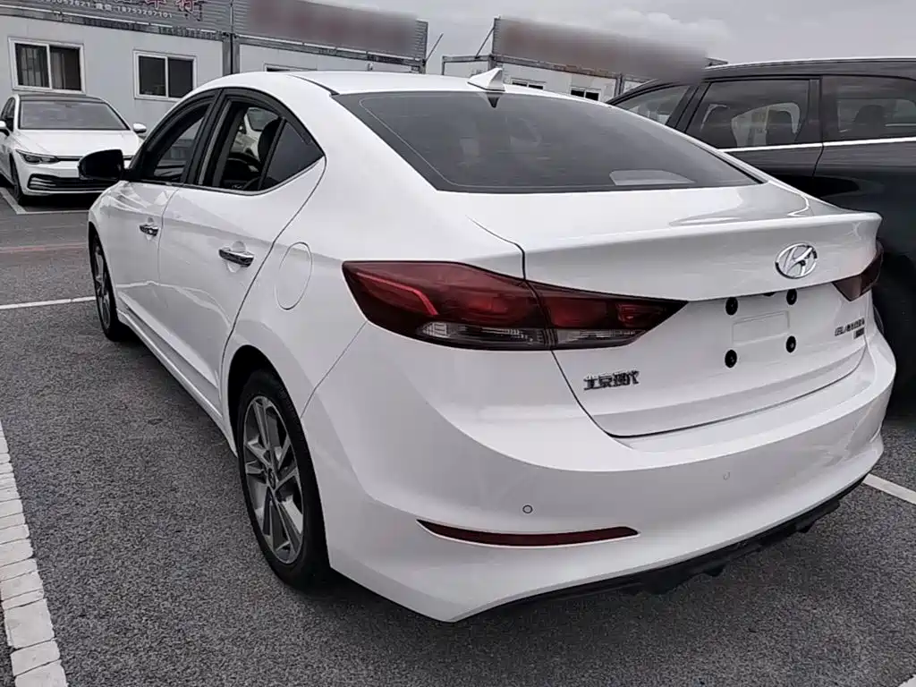 Hyundai Elantra — миниатюра 5