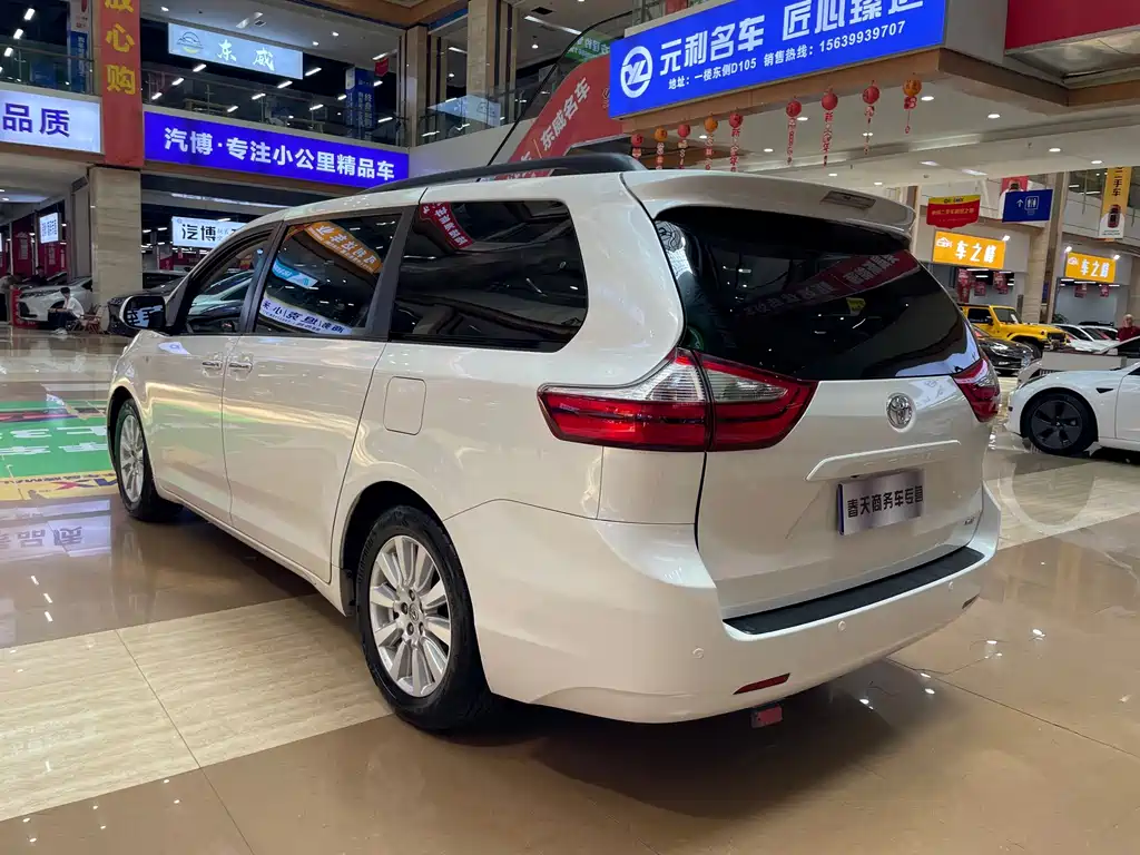 Toyota Sienna — миниатюра 5