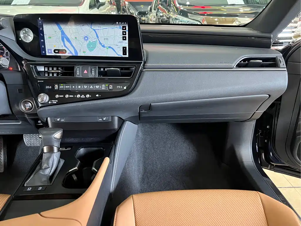 Lexus ES — миниатюра 14