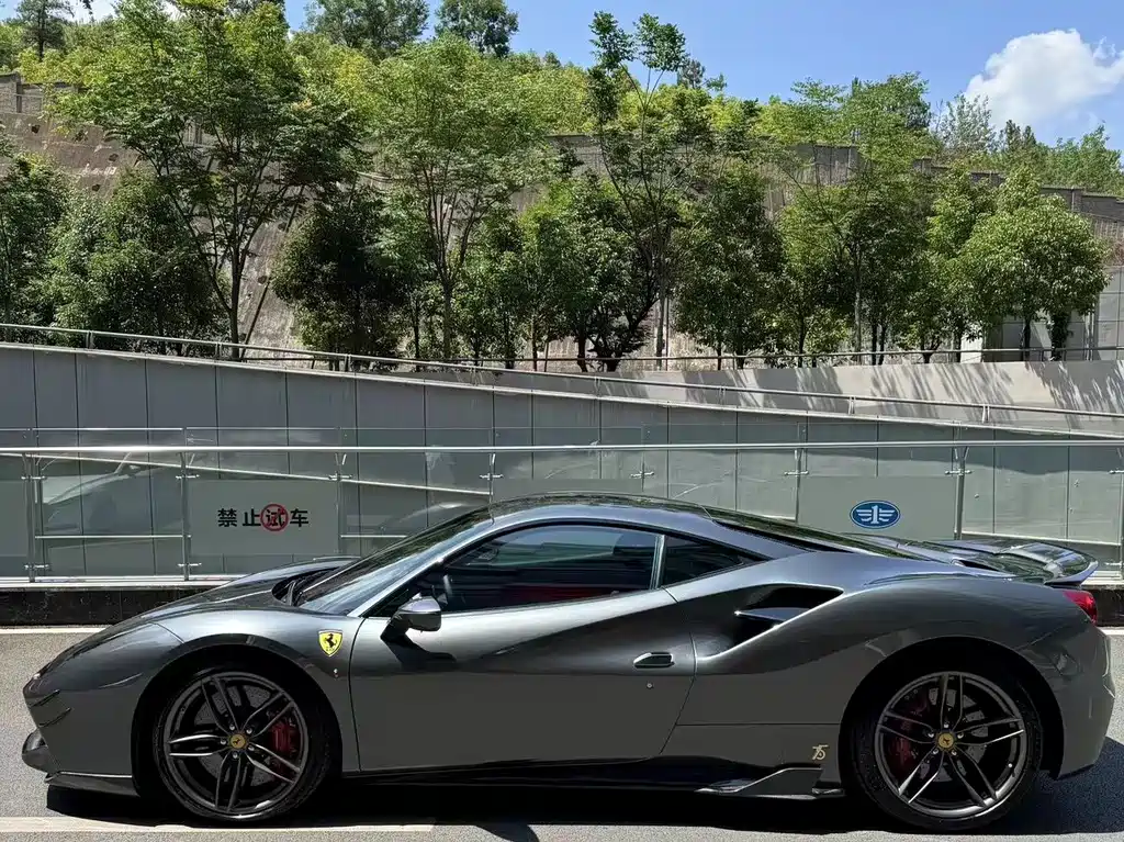 Ferrari 488 — миниатюра 3