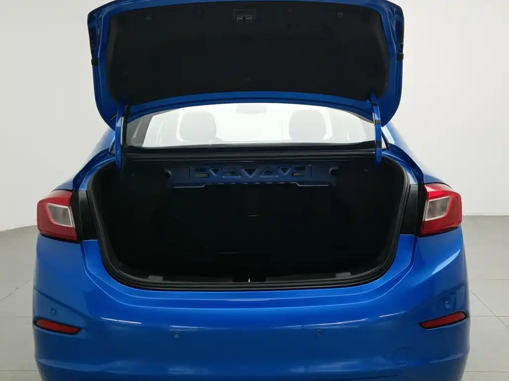 Chevrolet Cruze — миниатюра 16